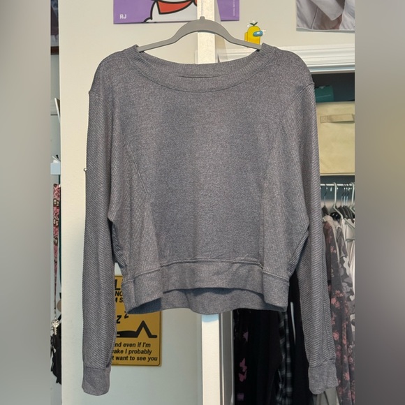 Grey light sweater, extremely comfortable and light weight. A bit cropped too - Picture 1 of 3